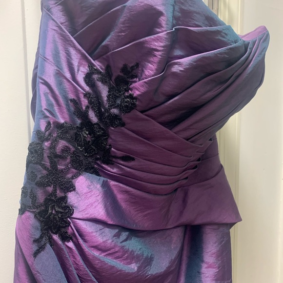 Formal Dress - Picture 2 of 4